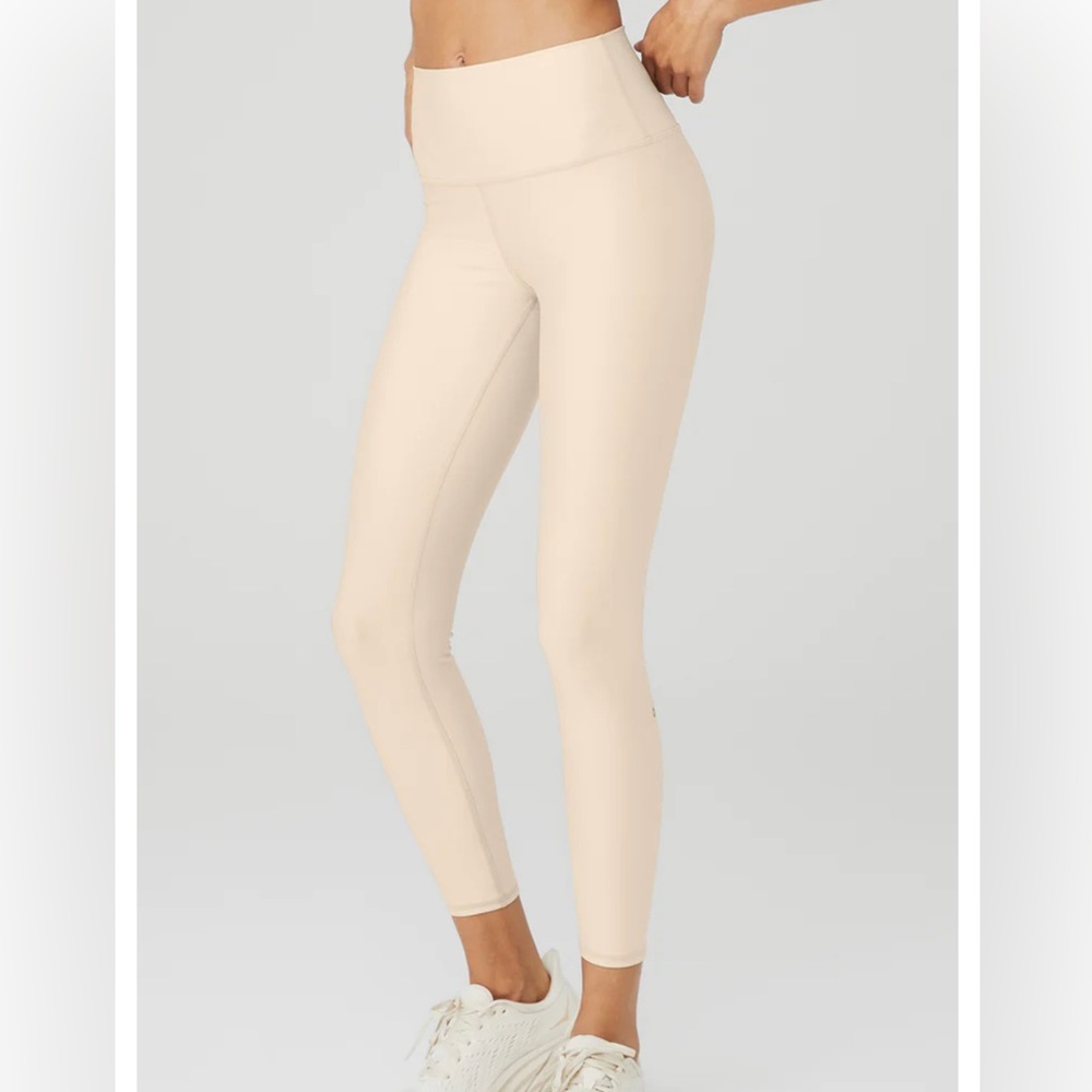 NWOT ALO YOGA 7/8 Airlift Legging, Macadamia Color